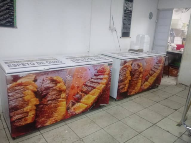 Plotagem Freezer - Foco Brasil Toldos Anápolis