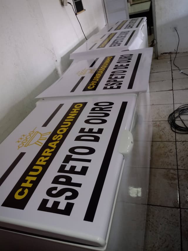 Plotagem Freezer Topo - Foco Brasil Toldos Anápolis
